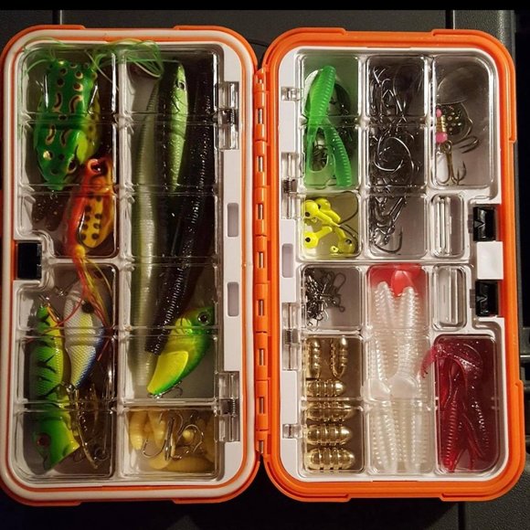 Fishing Lures Baits Tackle Box and Lure Kit Piece Saltwater & Freshwater Fishing - Picture 1 of 3